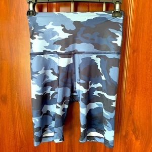 Beyond Yoga biker shorts size M